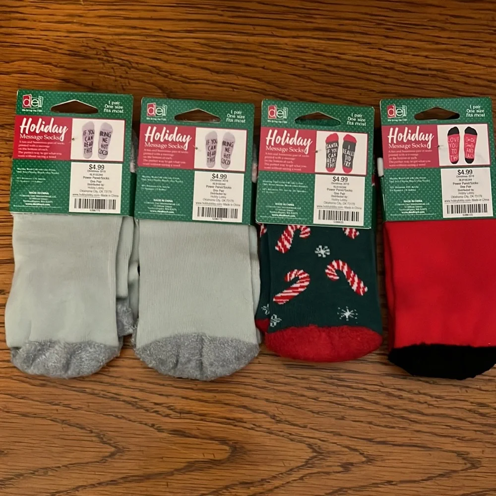 NWT Holiday Message Christmas Slipper Grip Socks. 4 Pair Lot Novelty Gift Cozy